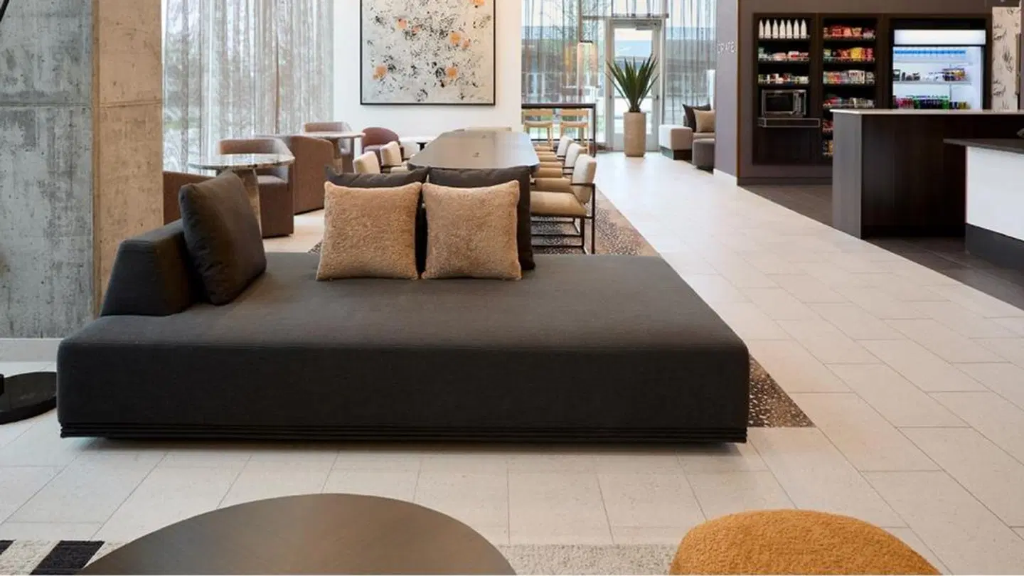 Courtyard By Marriott Montreal Laval LOUNGE_LOBBY