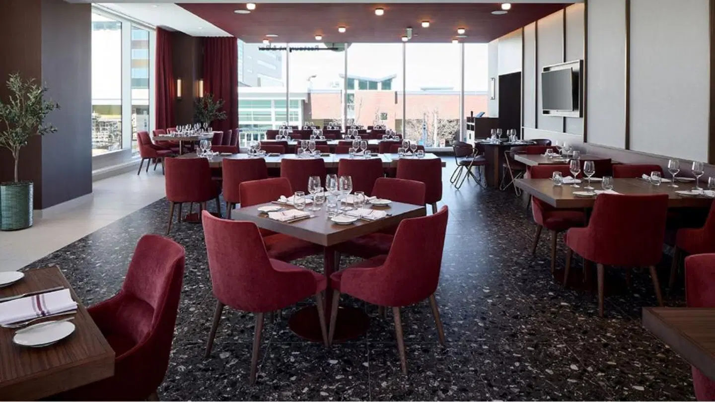 Courtyard By Marriott Montreal Laval Restaurant