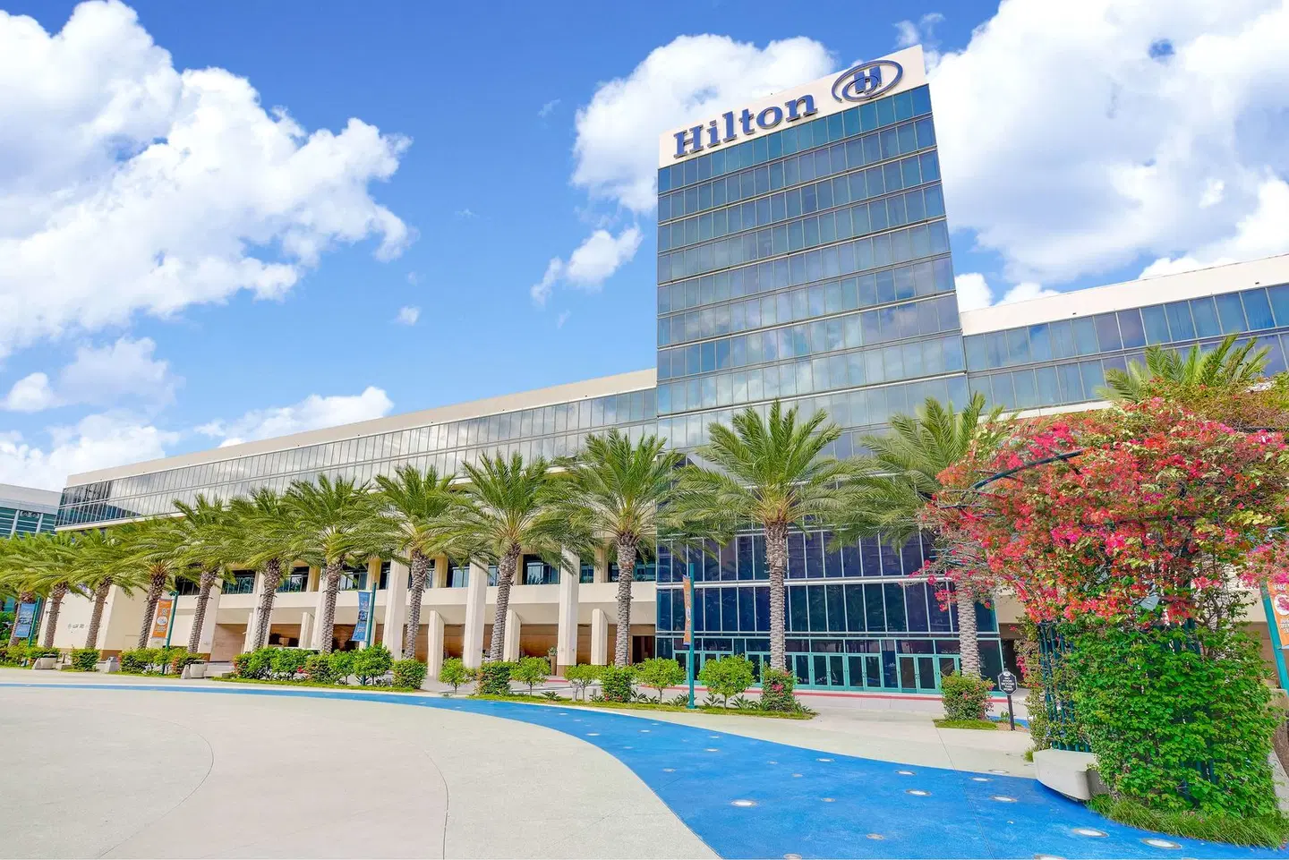 Hilton Anaheim EXTERIOR