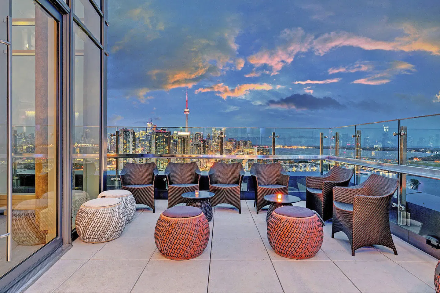 Hotel X Toronto by Library Hotel Collection Terrasse