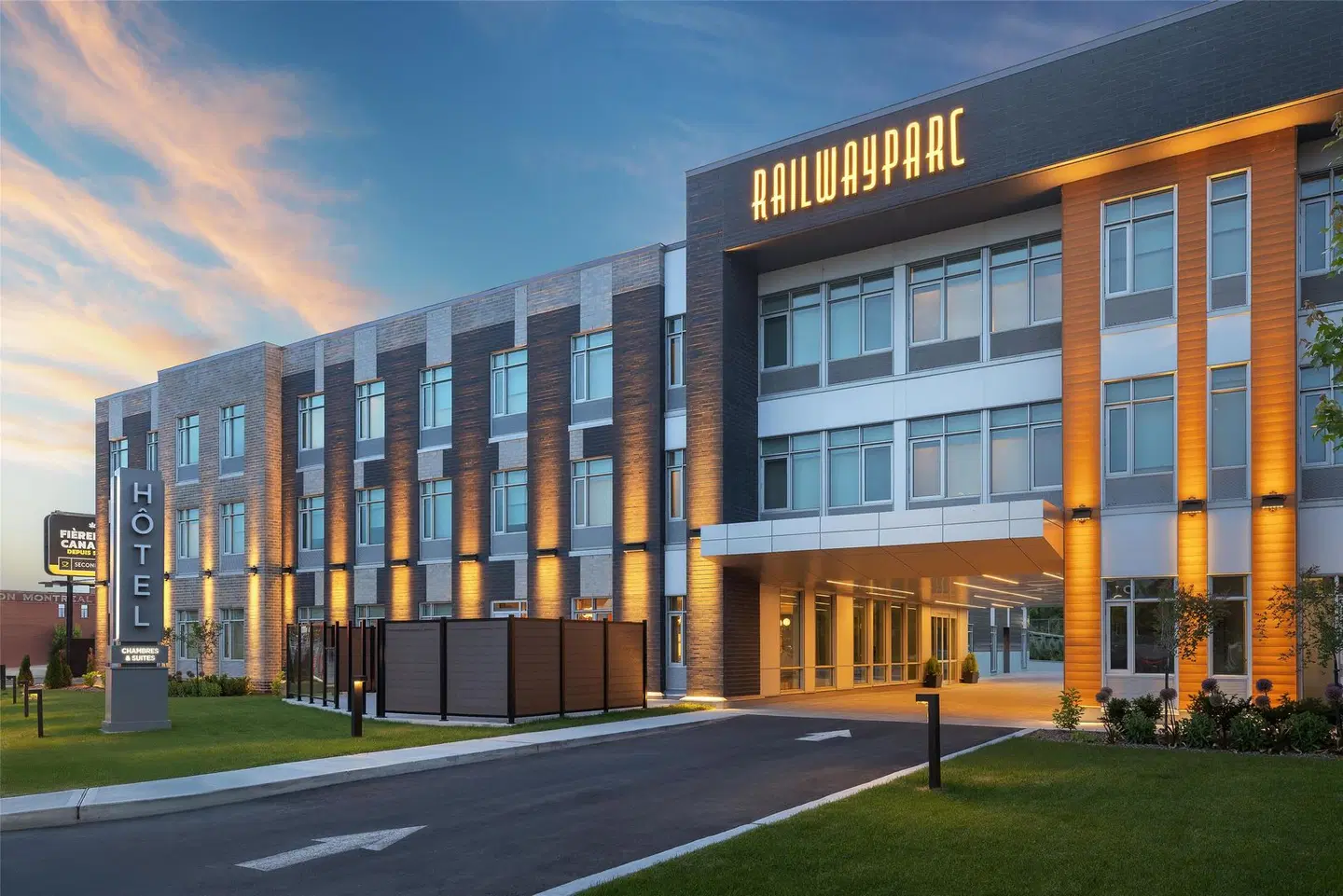 Railwayparc Montreal, Tapestry Collection by Hilton EXTERIOR