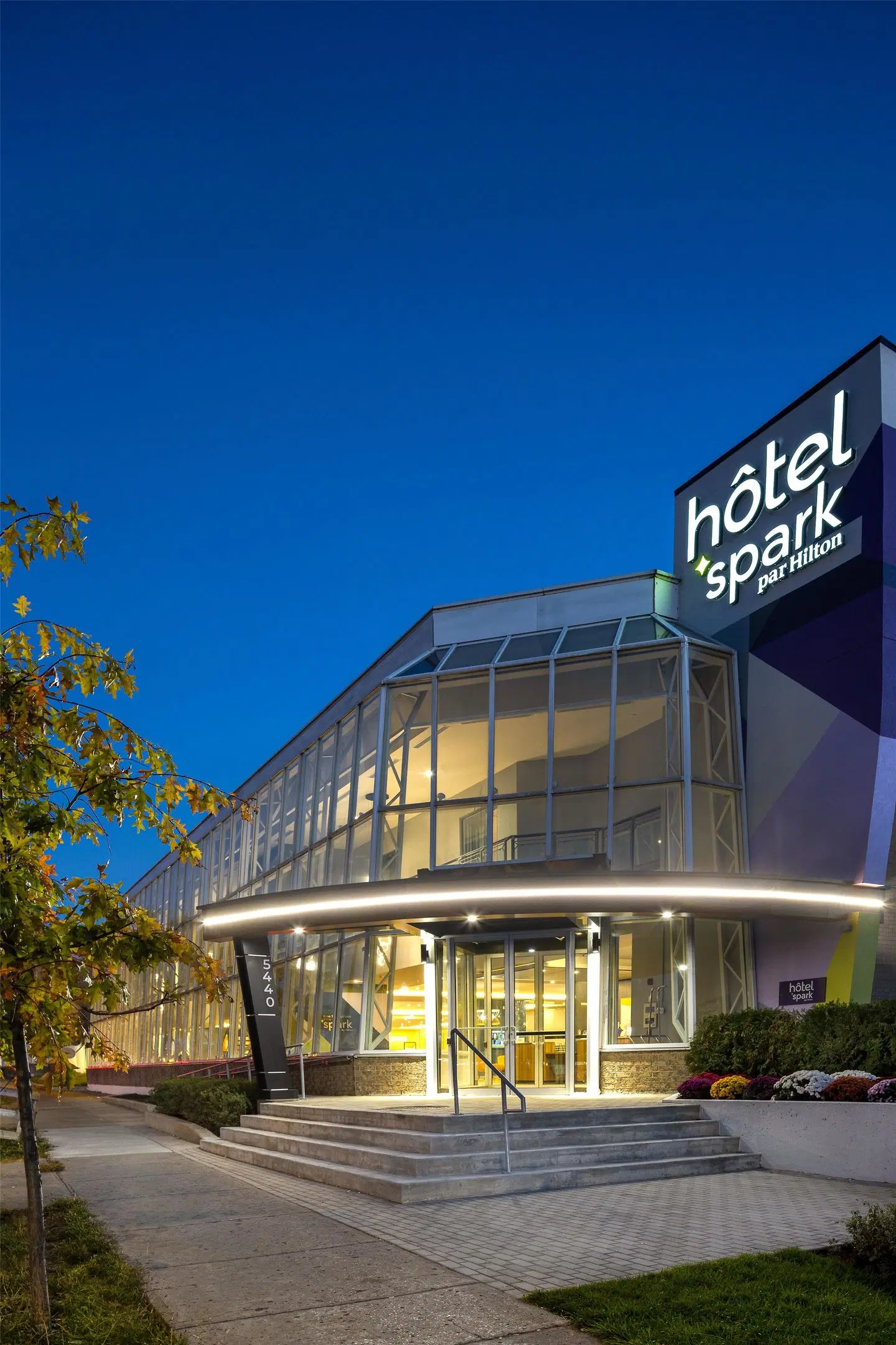 Spark By Hilton Montreal Midtown EXTERIOR
