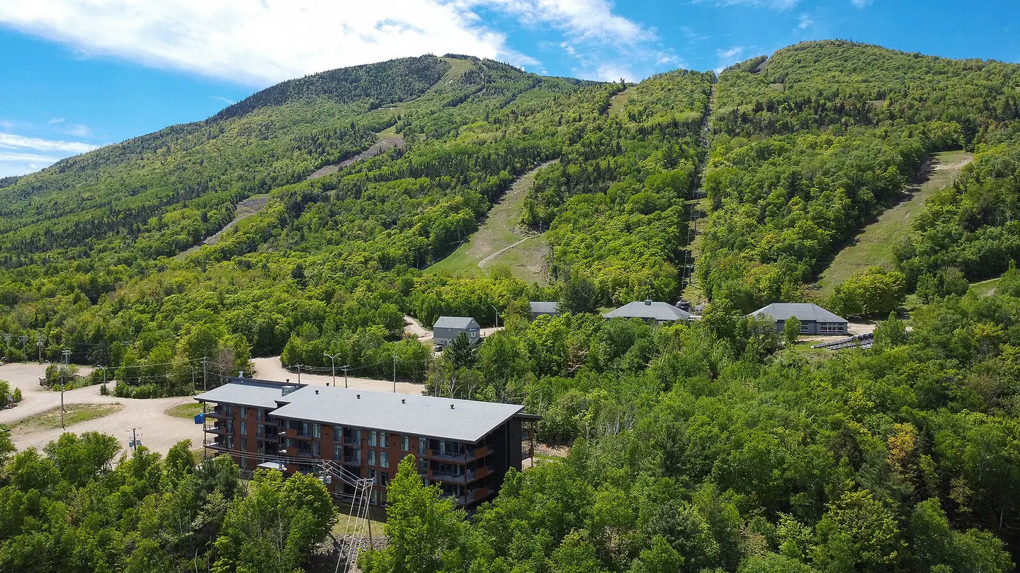 Pointe Massif de Charlevoix - Les Caches de Grande LANDSCAPE