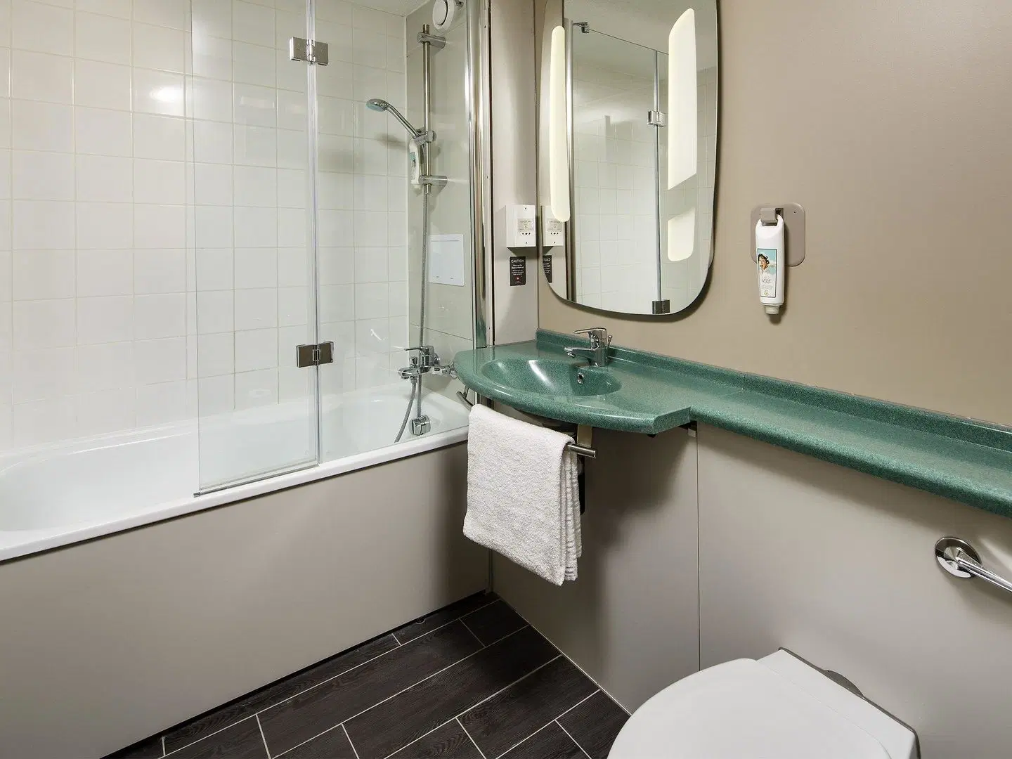 ibis Birmingham Centre Irving Street Badezimmer