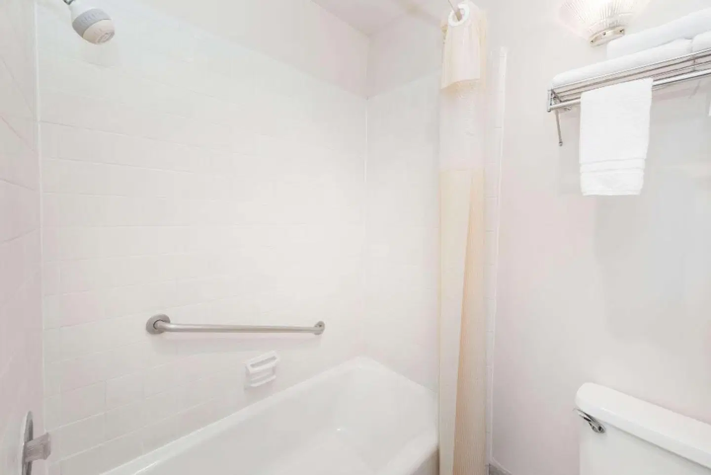 Days Inn by Wyndham Socorro Badezimmer