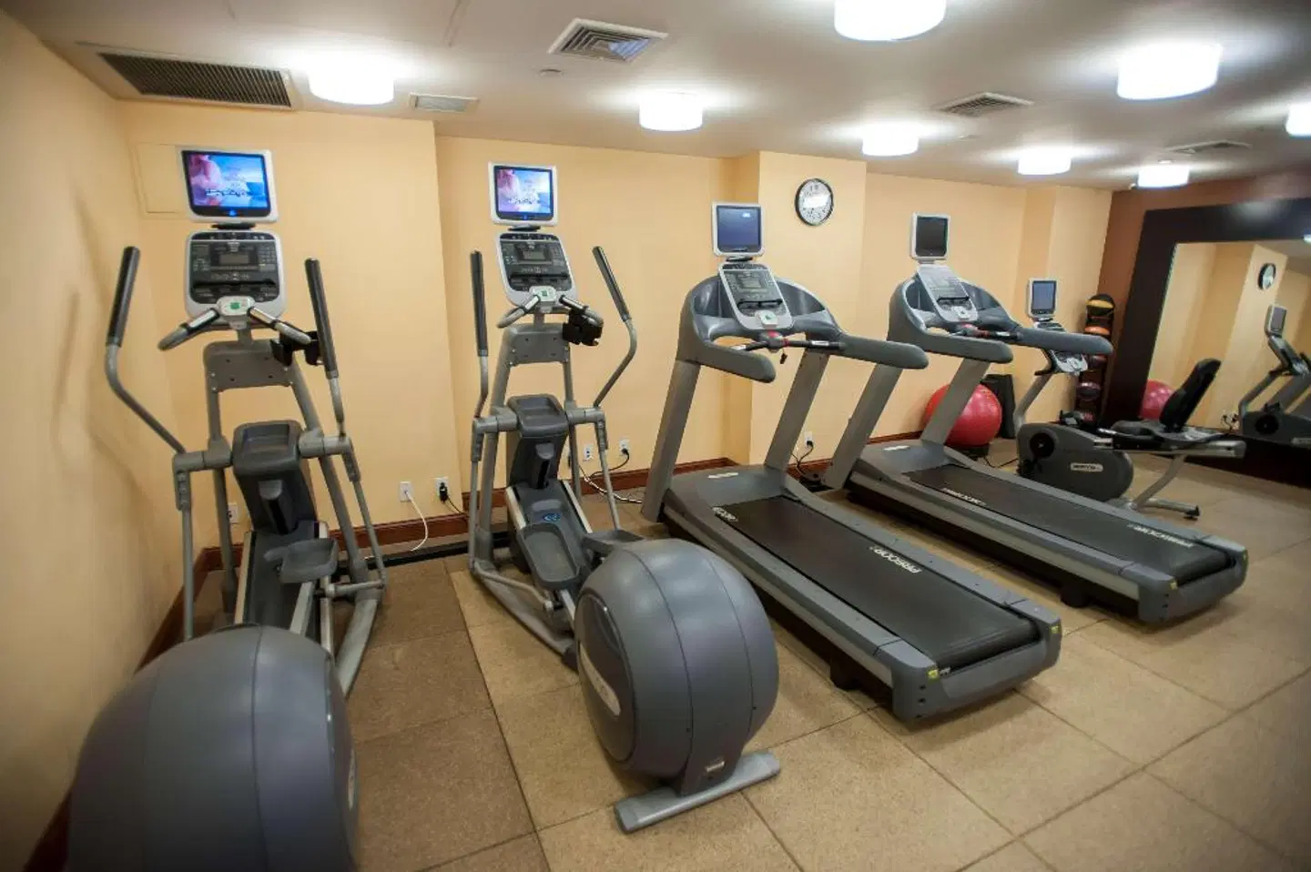 DoubleTree by Hilton Hotel New York City - Chelsea SPORTS_AND_LEISURE
