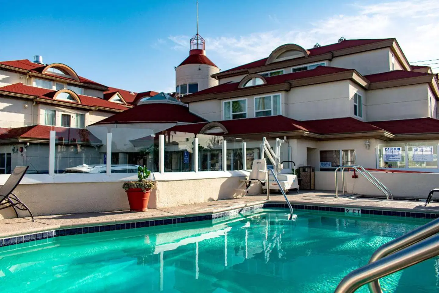 Best Western PLUS Suites Hotel Coronado Island OUTDOOR_POOL