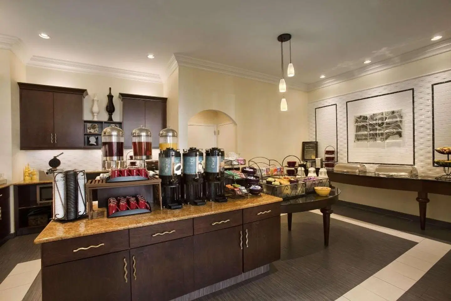 Homewood Suites by Hilton Philadelphia-City Avenue Bar