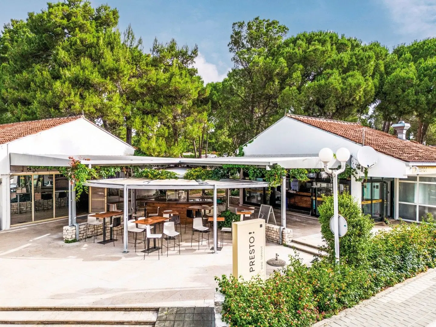 Zaton Holiday Resort Mobilheime Terrasse