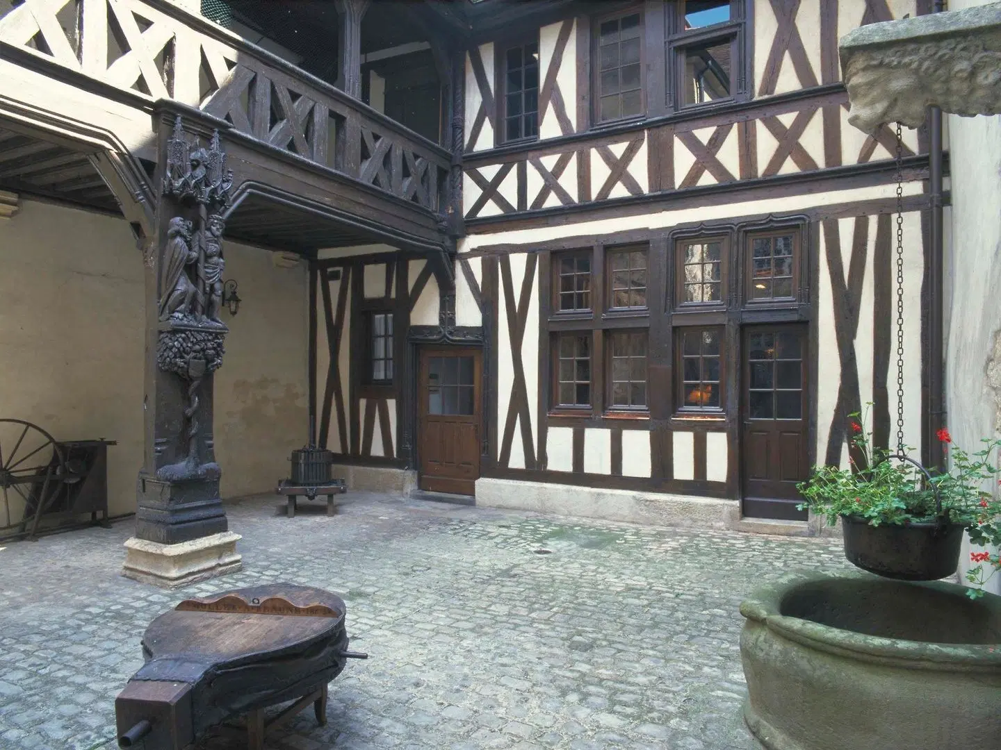 ibis Dijon Gare Hallenbad