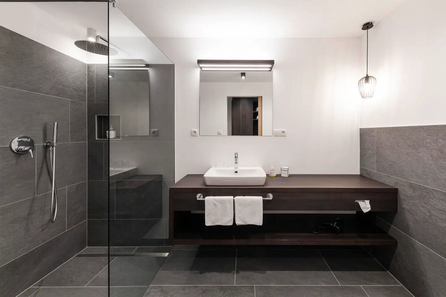 Oliven- und Genusshotel Hirzer Badezimmer