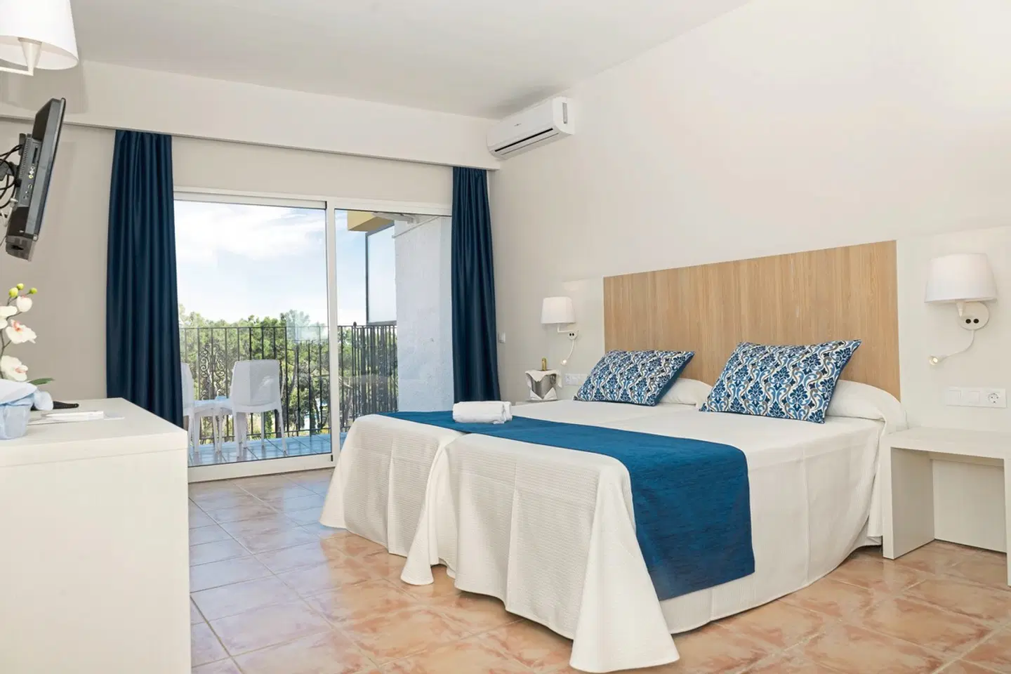 AluaSun Marbella Park ROOM_EXAMPLE