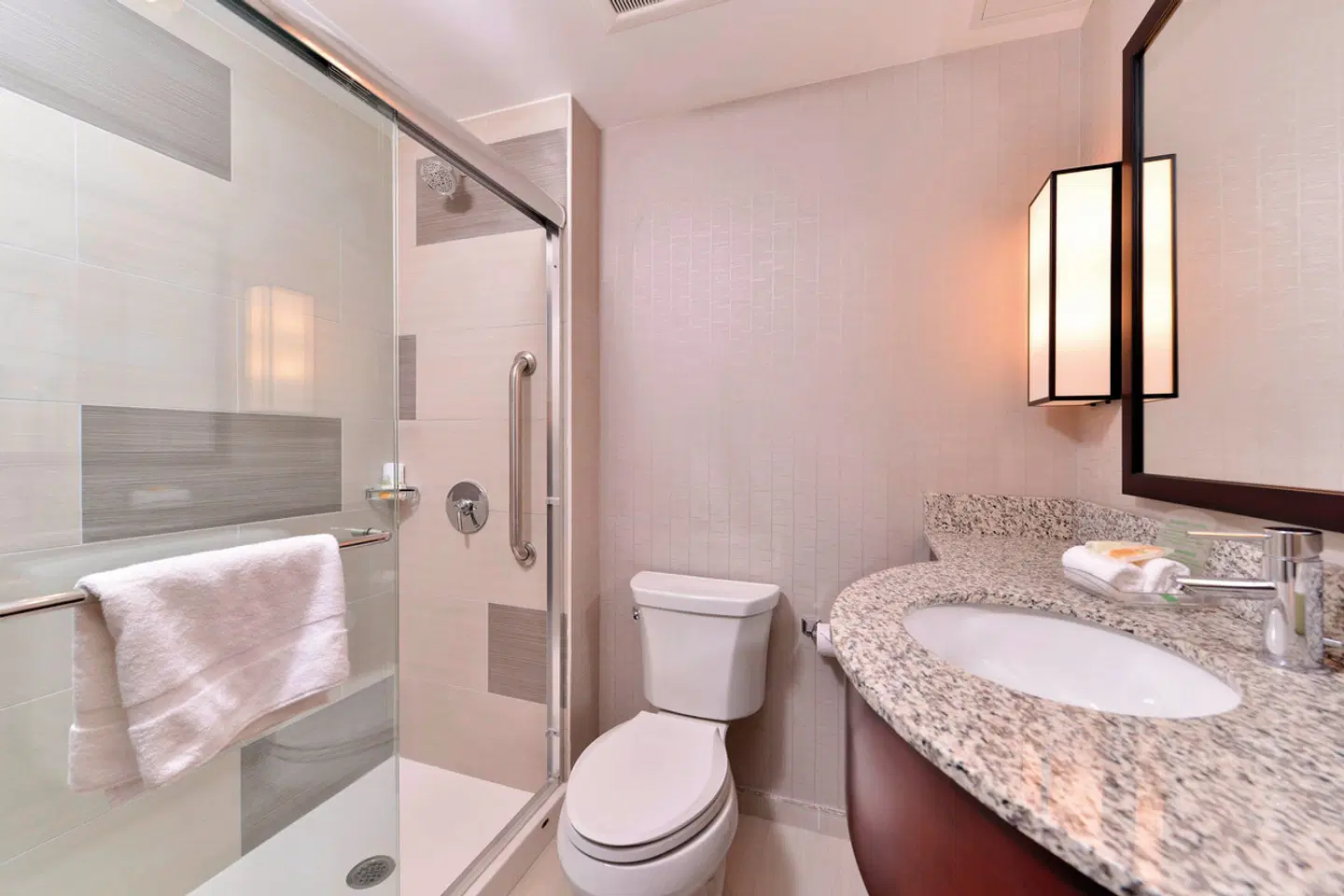 Holiday Inn New York City Times Square Badezimmer