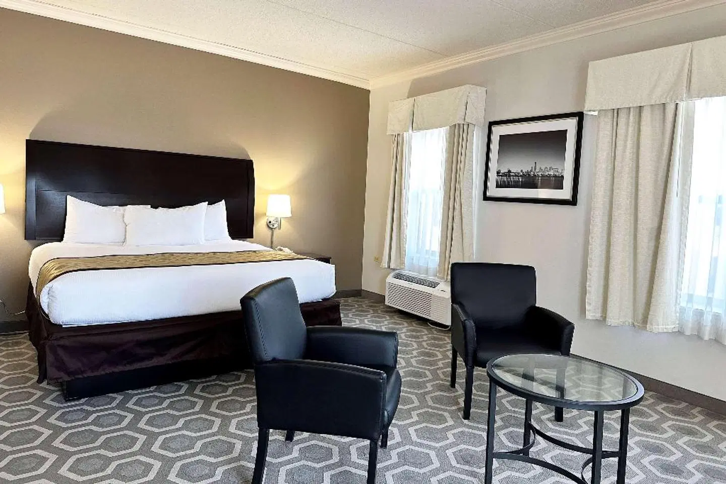 Wyndham Chicago McCormick ROOM_EXAMPLE