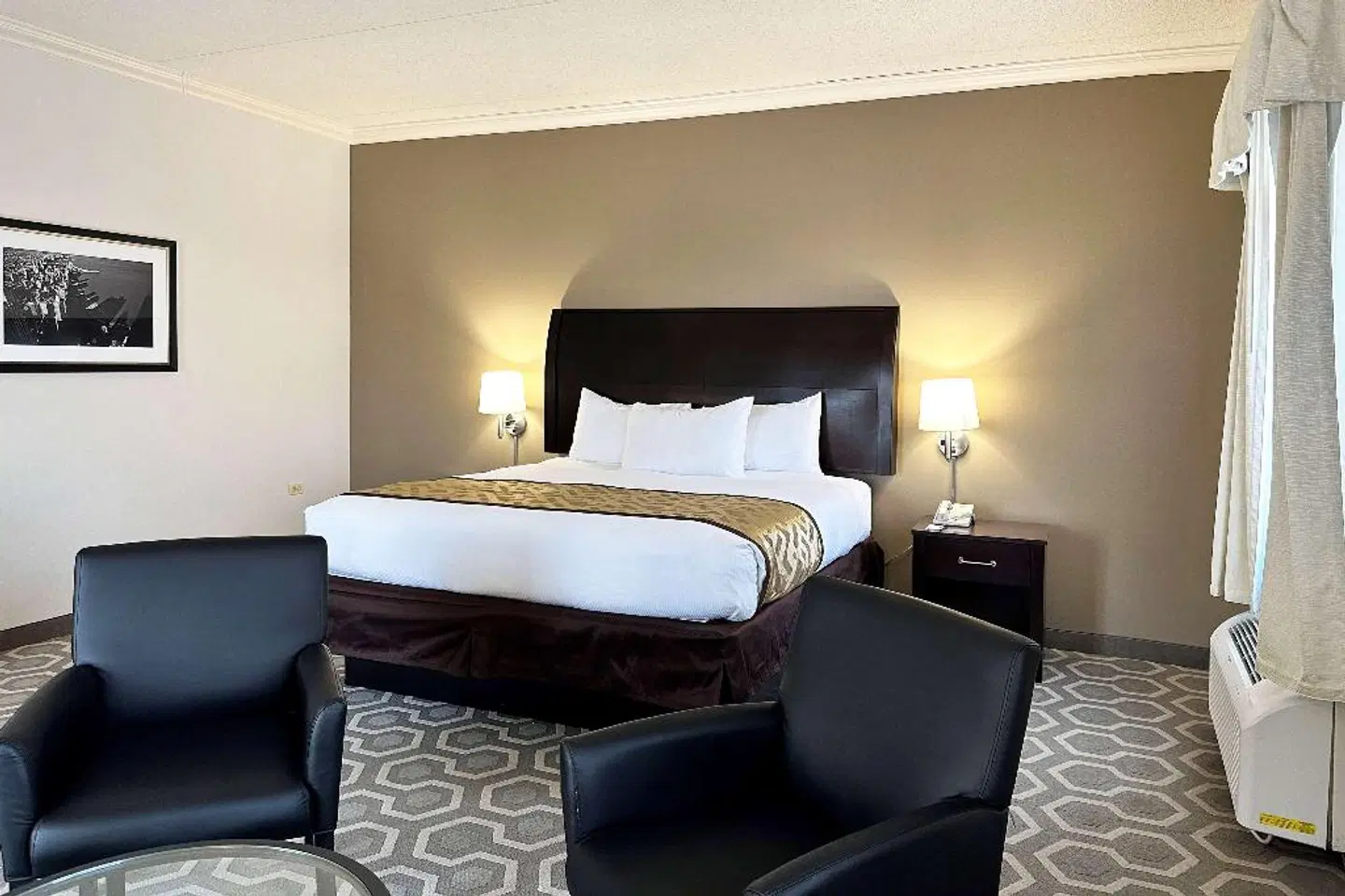 Wyndham Chicago McCormick ROOM_EXAMPLE