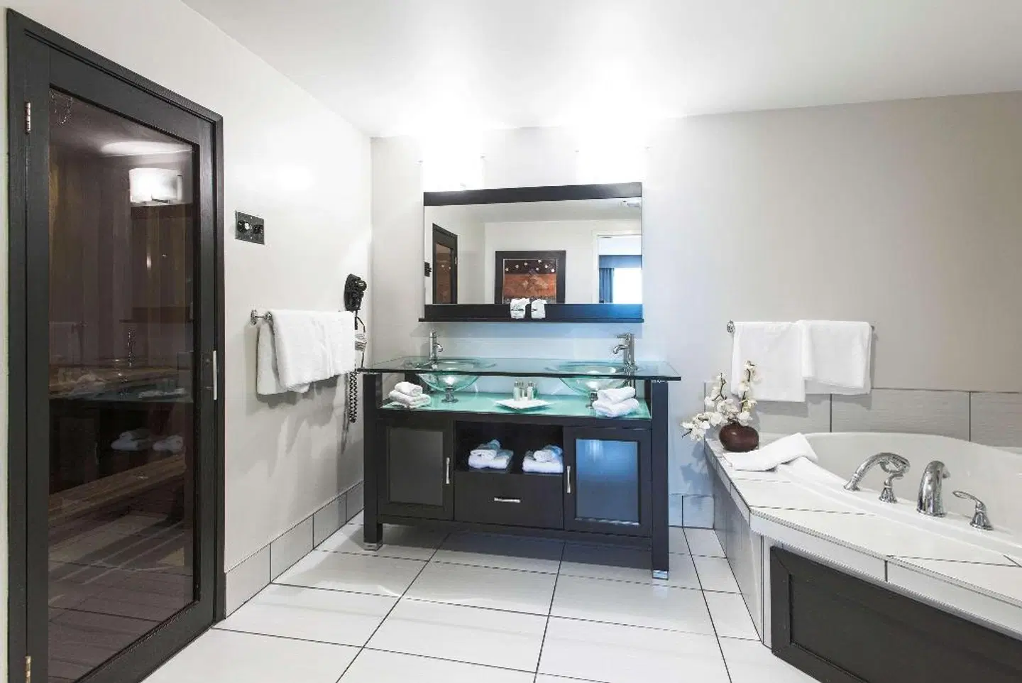 Le Noranda Hotel & Spa, Ascend Hotel Collection Badezimmer