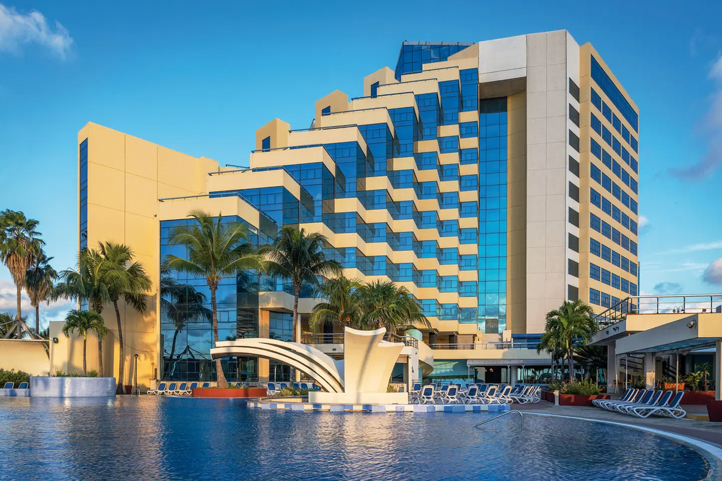 Aston Panorama EXTERIOR