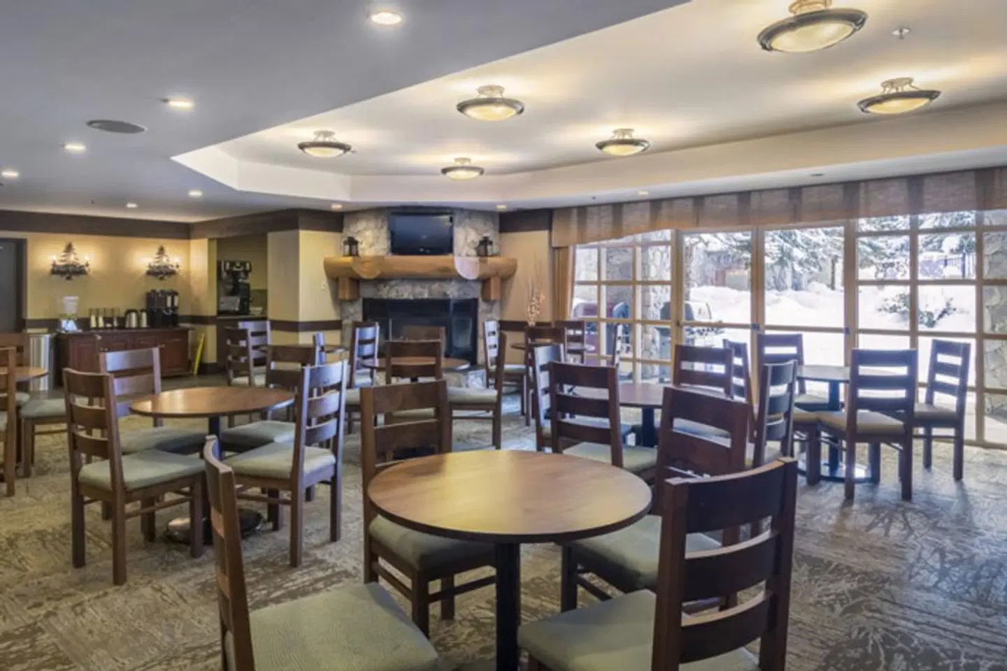 Blackcomb Springs Suites By Clique Bar