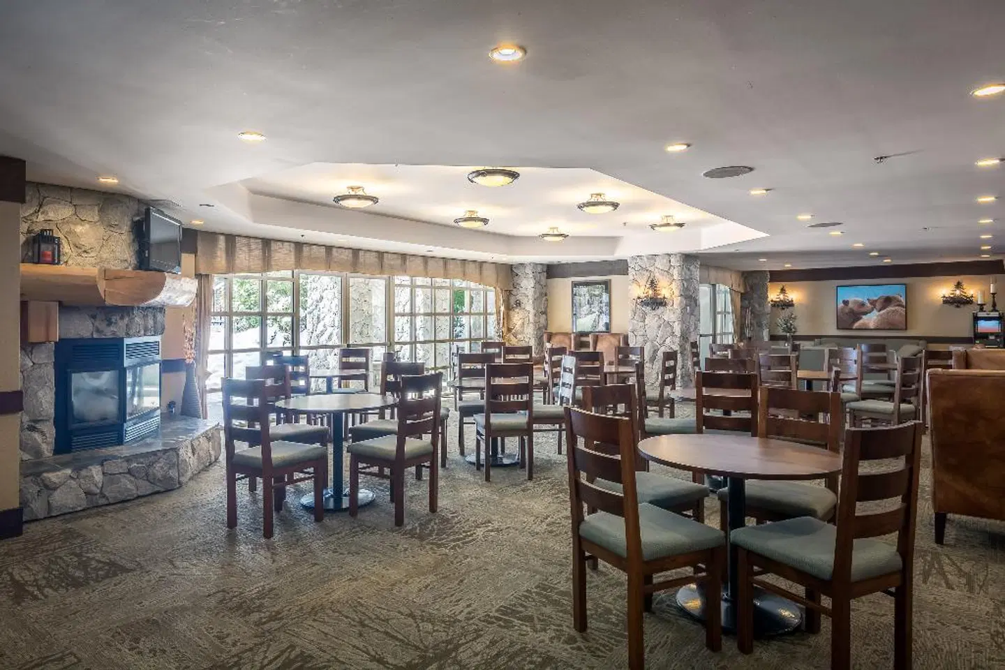 Blackcomb Springs Suites By Clique Restaurant