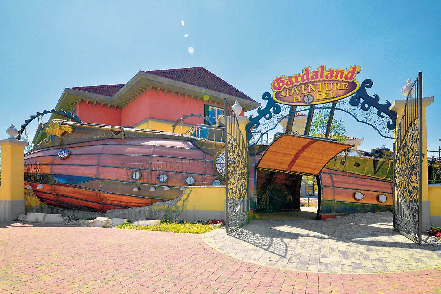 Gardaland Adventure Hotel EXTERIOR