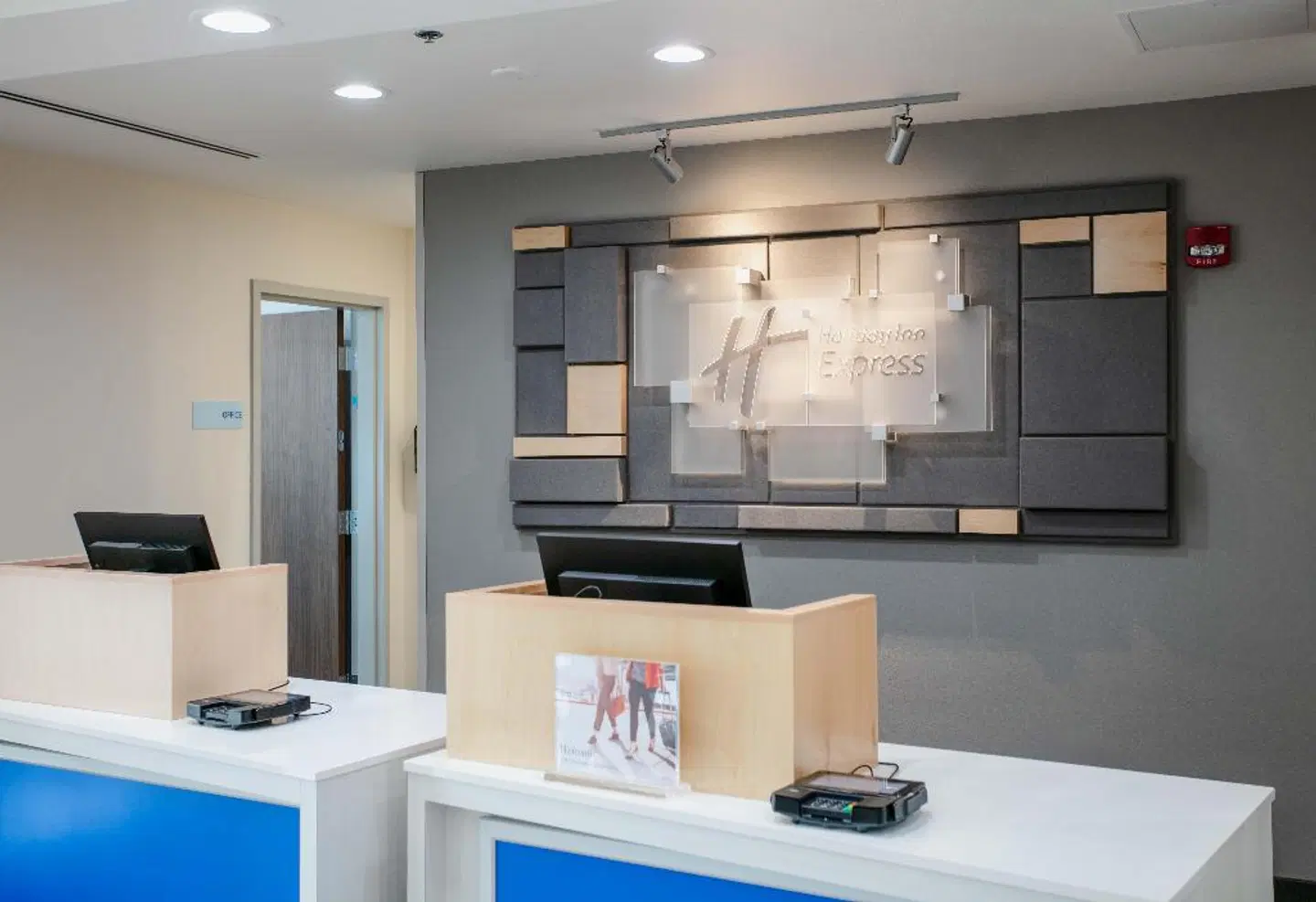 Holiday Inn Express & Suites Oakhurst-Yosemite Park Area ROOM_EXAMPLE