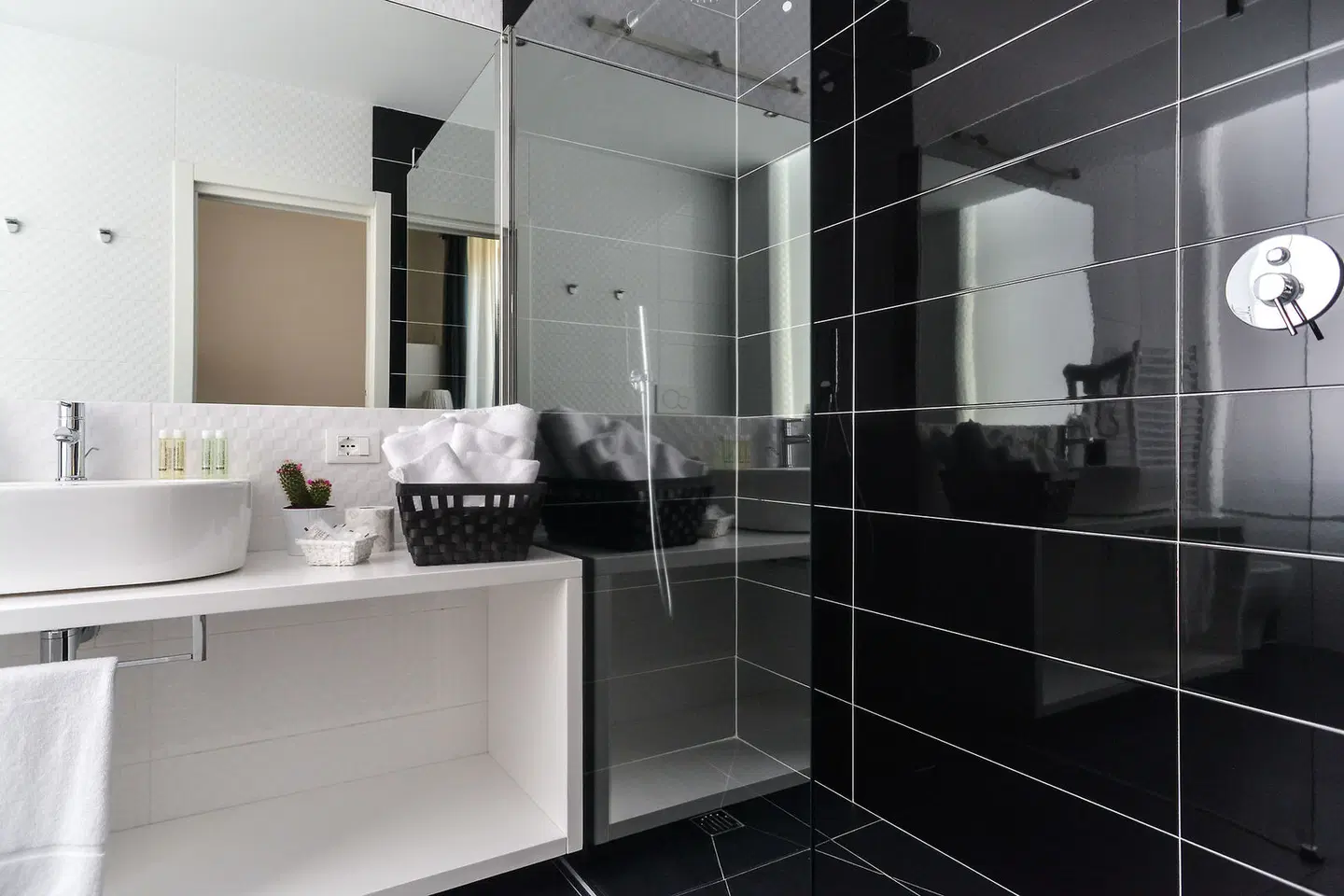 Lata Luxury Rooms Badezimmer