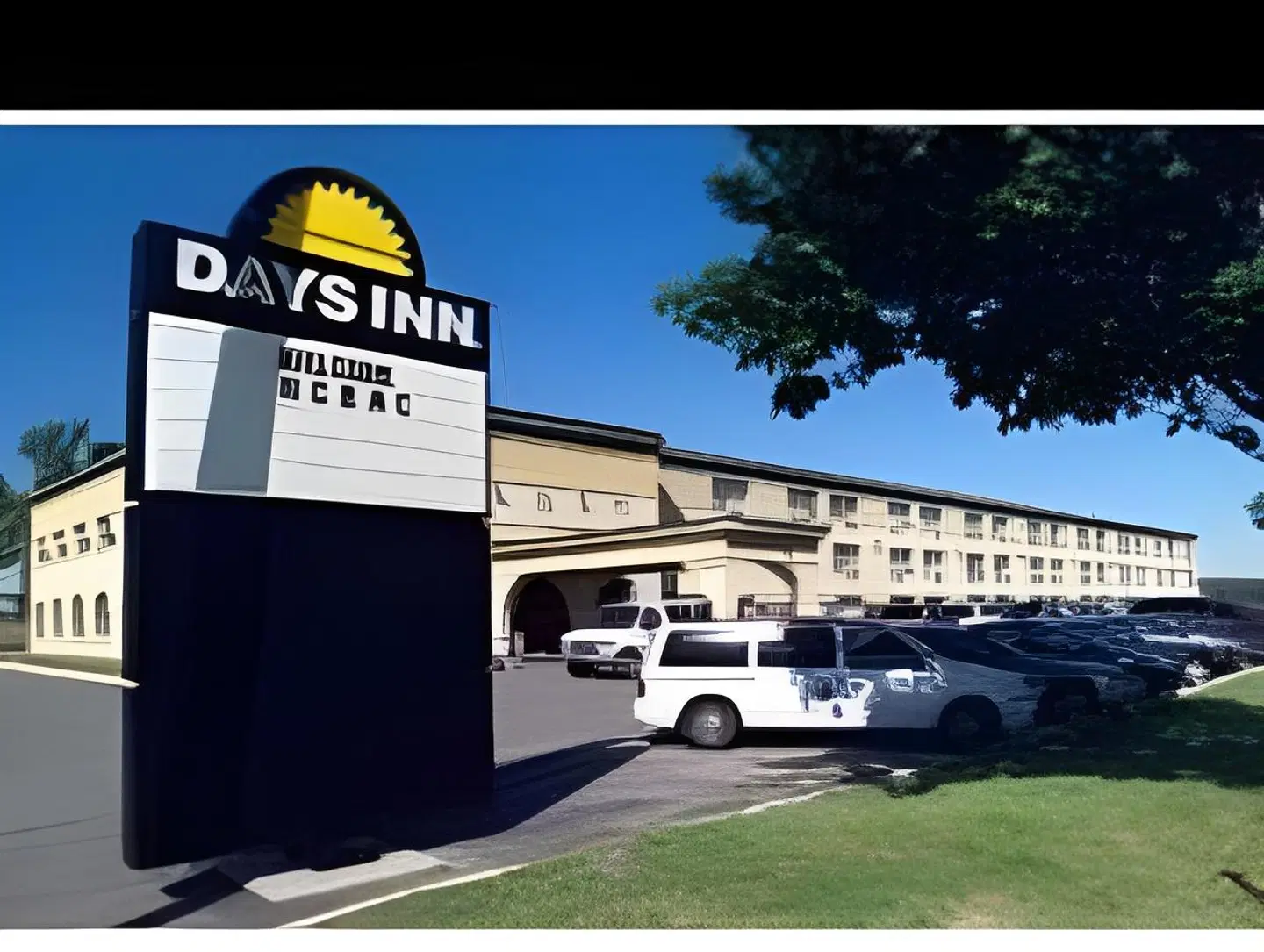 Days Inn by Wyndham Montreal Airport Conference Centre EXTERIOR