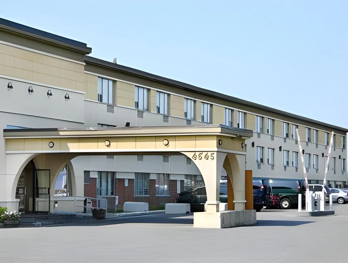 Days Inn by Wyndham Montreal Airport Conference Centre EXTERIOR