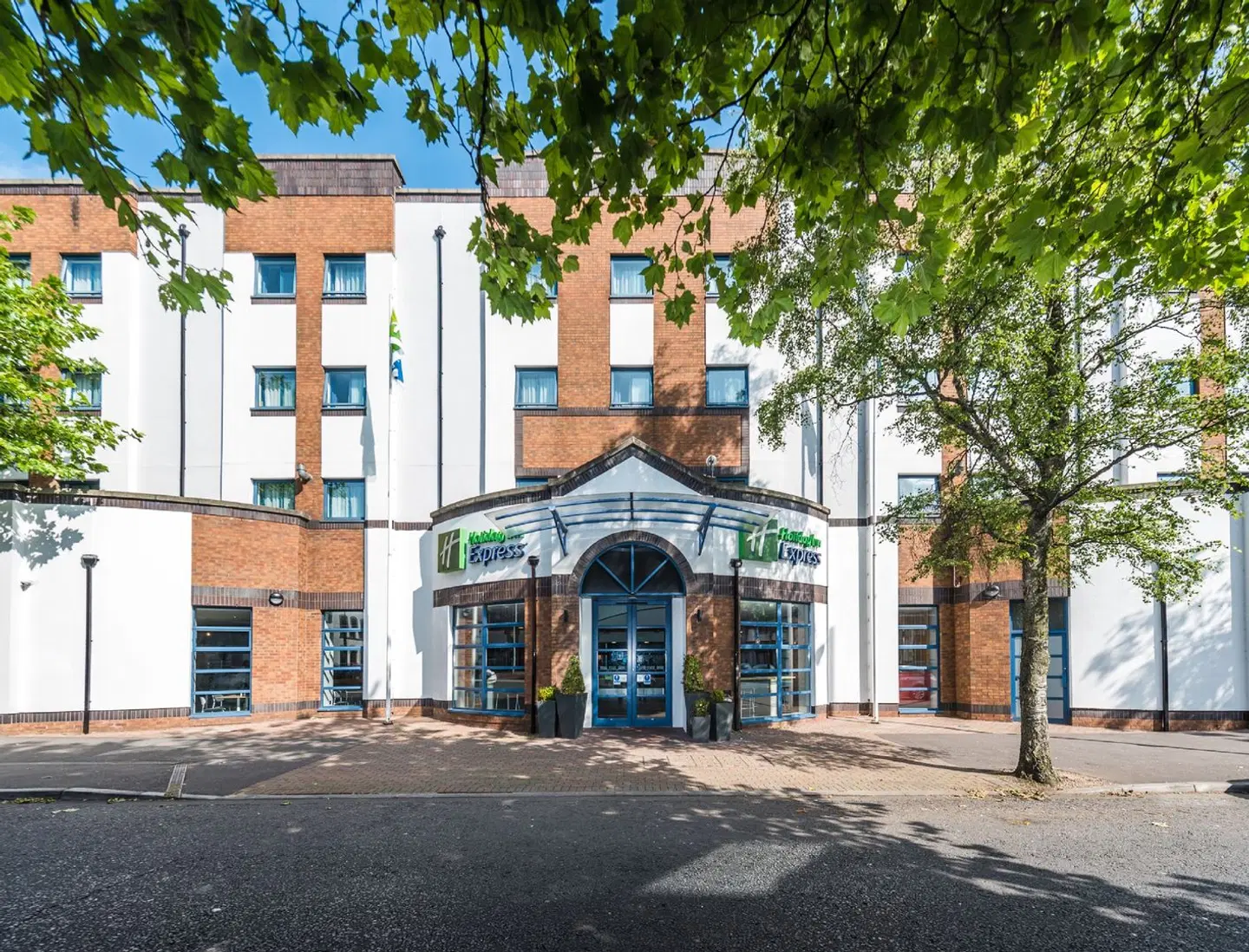 Holiday Inn Express Belfast City - Queen's Quarter EXTERIOR