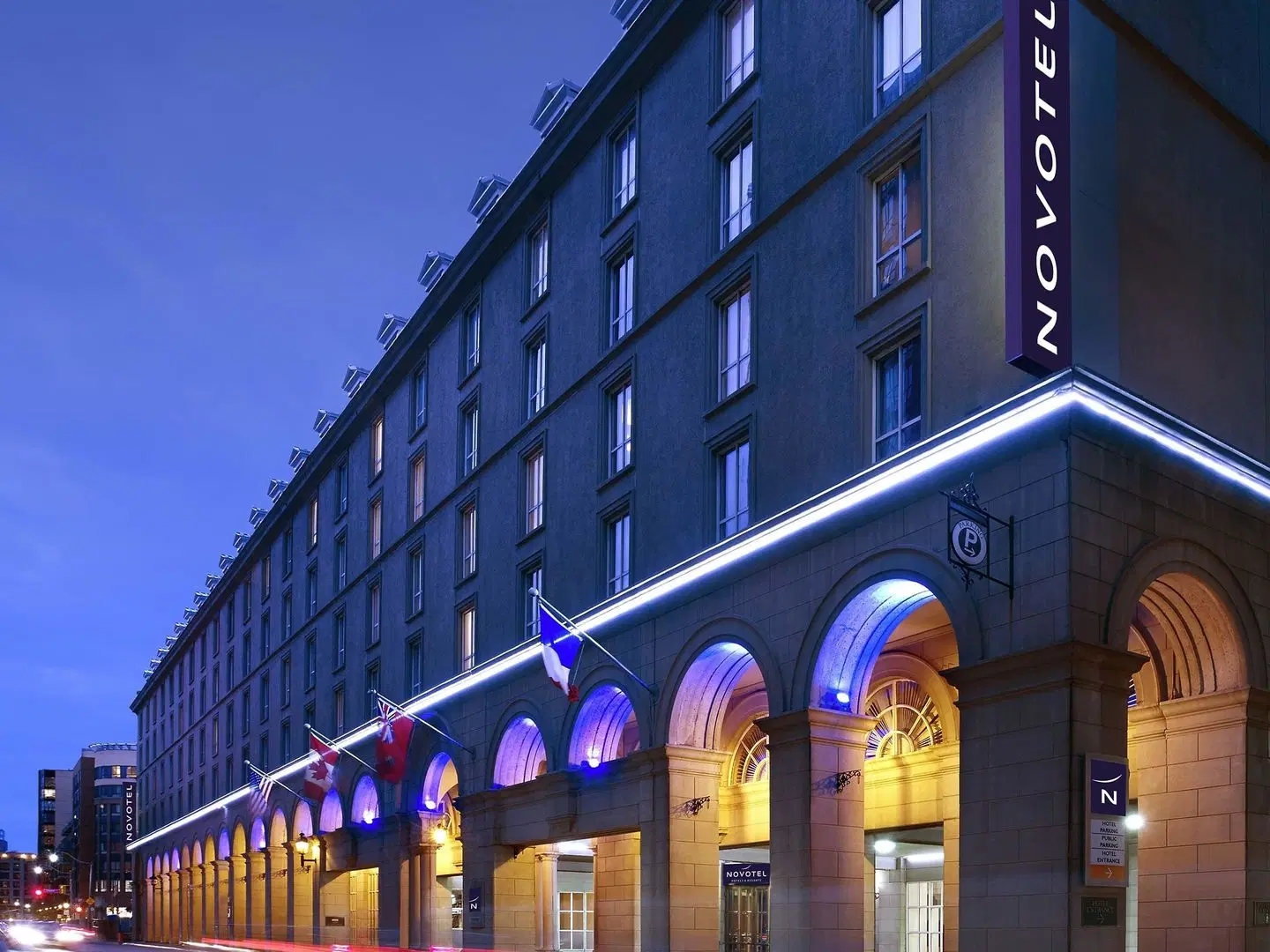 Novotel Toronto Centre EXTERIOR