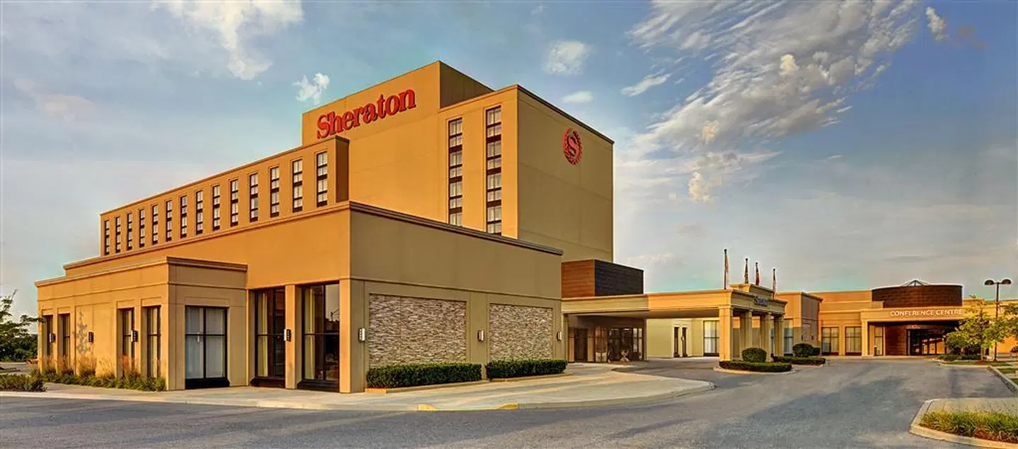 Sheraton Toronto Airport Hotel & Conference Centre EXTERIOR