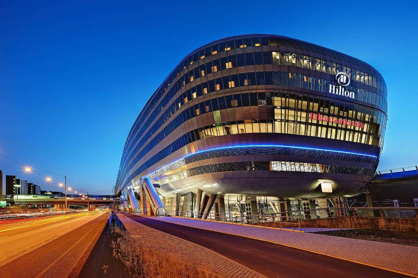Hilton Frankfurt Airport EXTERIOR