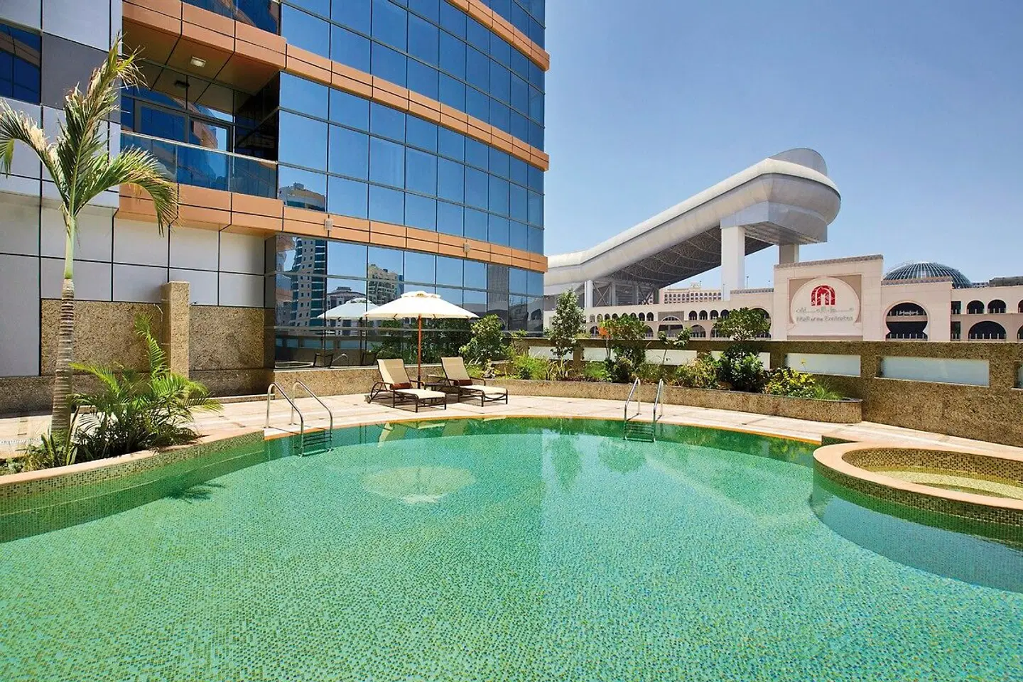 Doubletree by Hilton Dubai - Al Barsha OUTDOOR_POOL