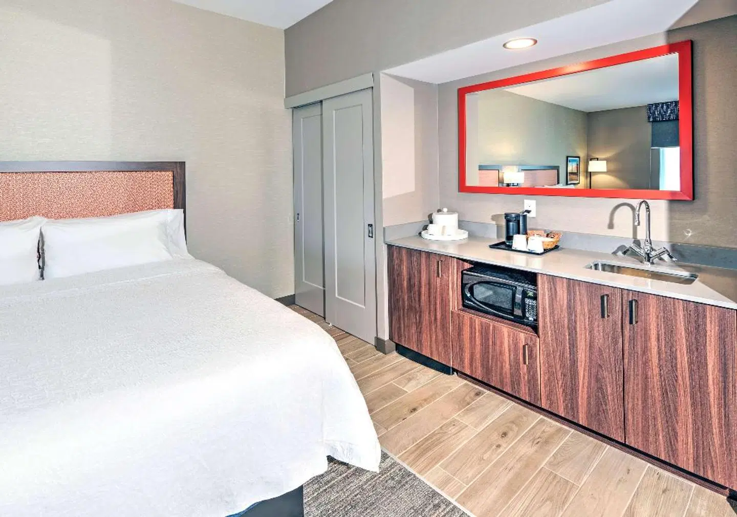 Hampton Inn by Hilton Ottawa ROOM_EXAMPLE