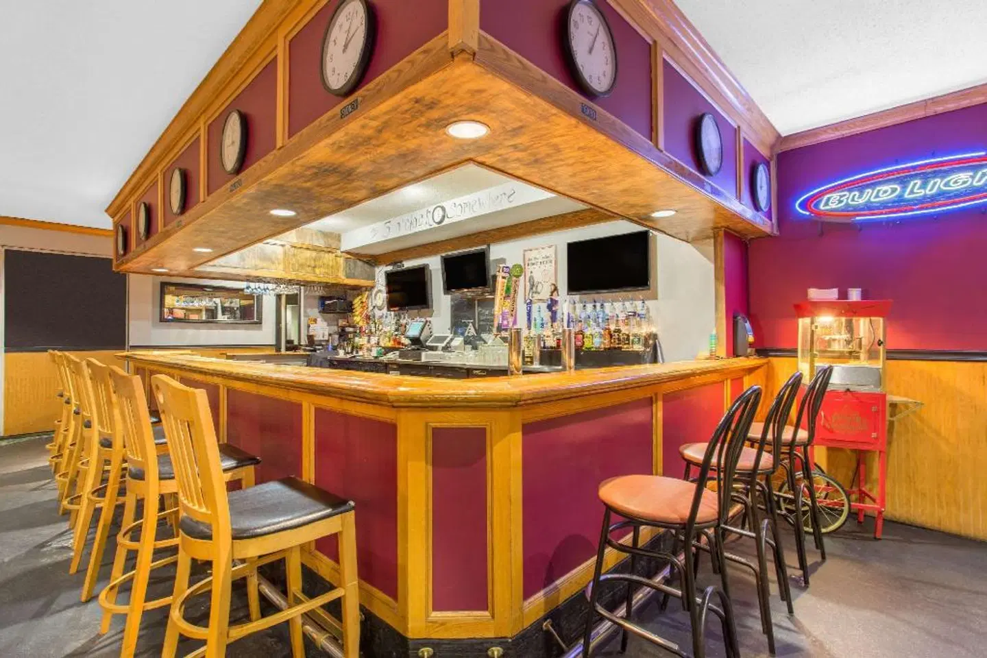 Ramada Corning Painted Post Bar