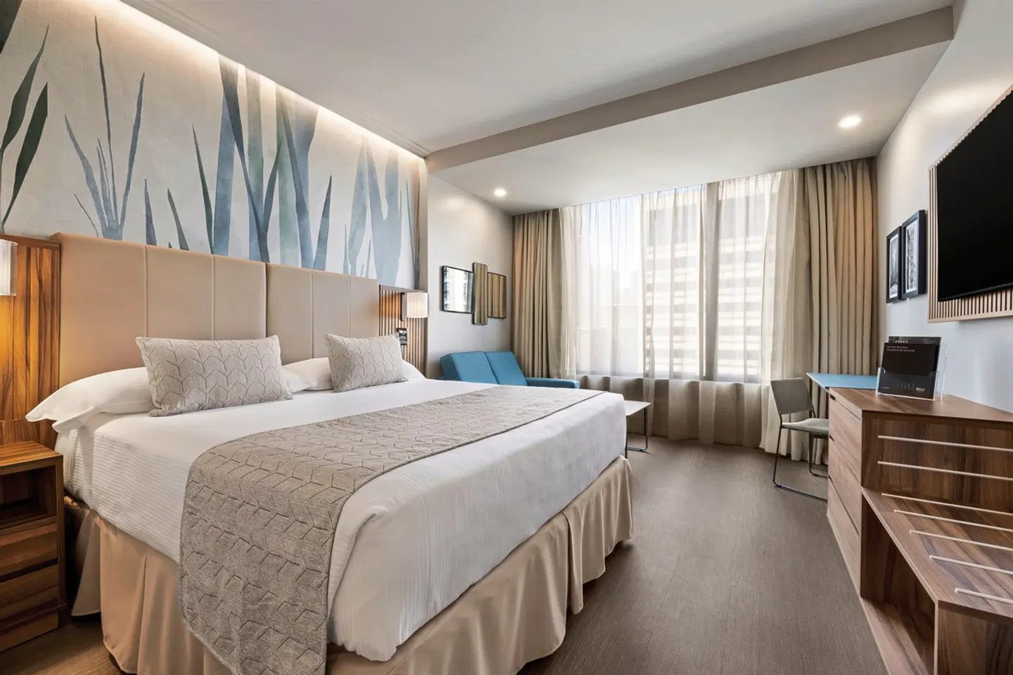 Hotel RIU Plaza Chicago ROOM_EXAMPLE