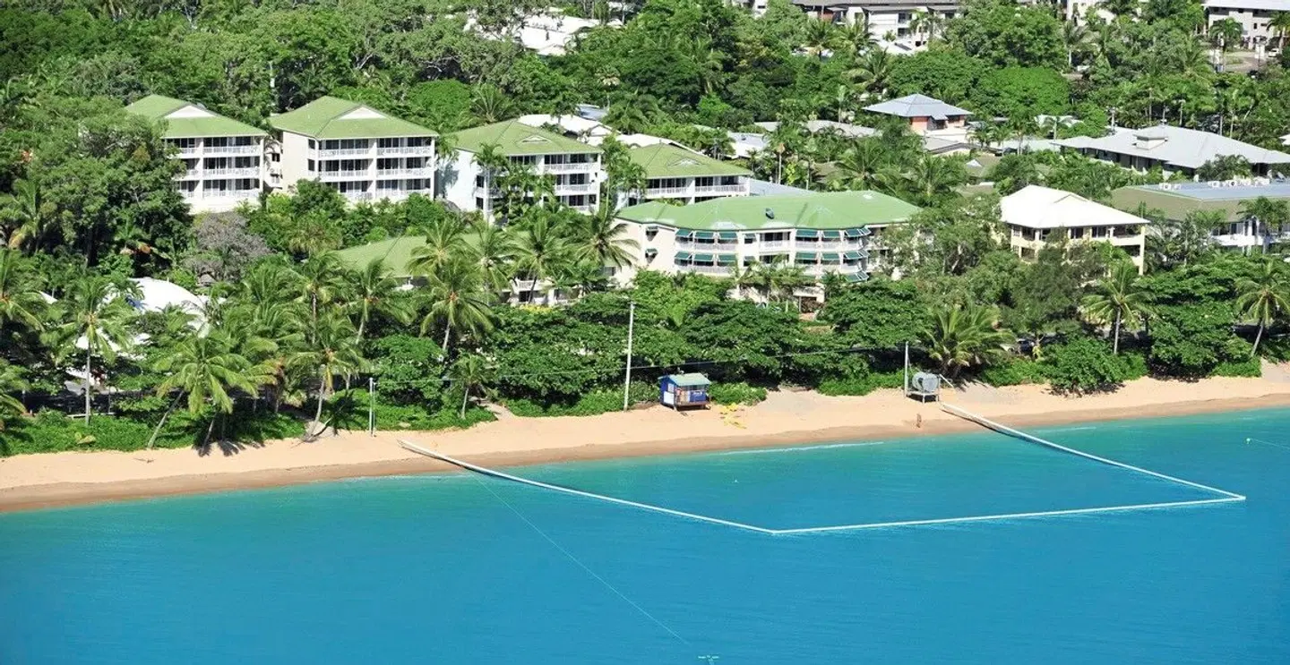 On The Beach Holiday Apartments EXTERIOR