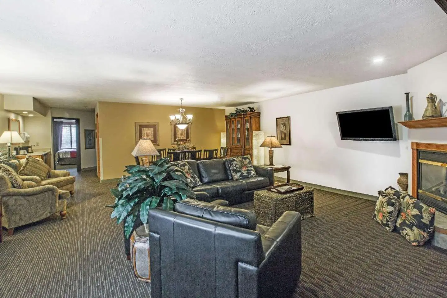 Ramada by Wyndham Sioux Falls Airport Hotel & Suites LOUNGE_LOBBY