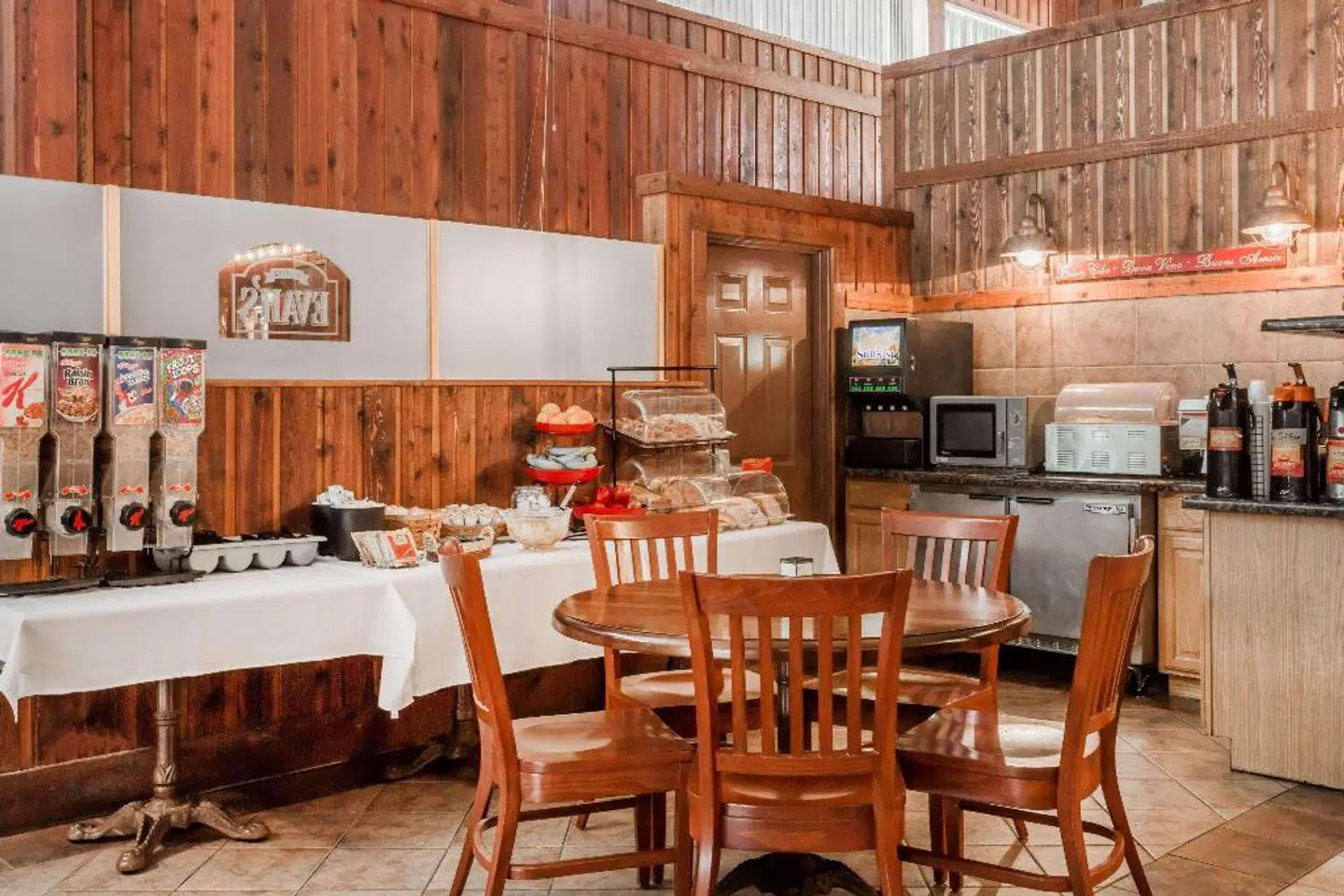 Ramada by Wyndham Ely Restaurant