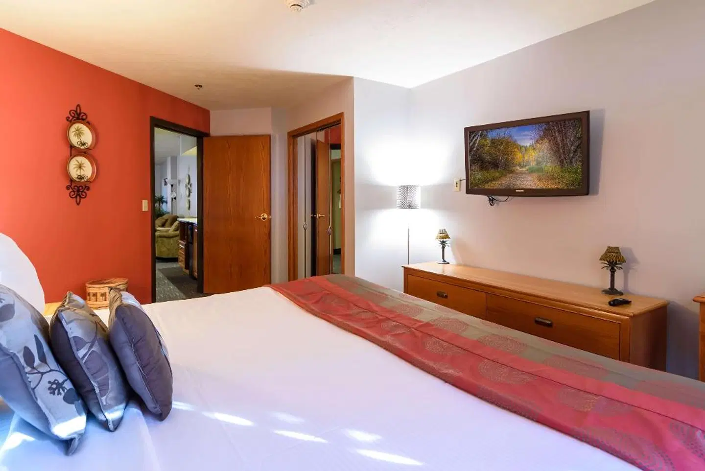 Ramada by Wyndham Sioux Falls Airport Hotel & Suites ROOM_EXAMPLE