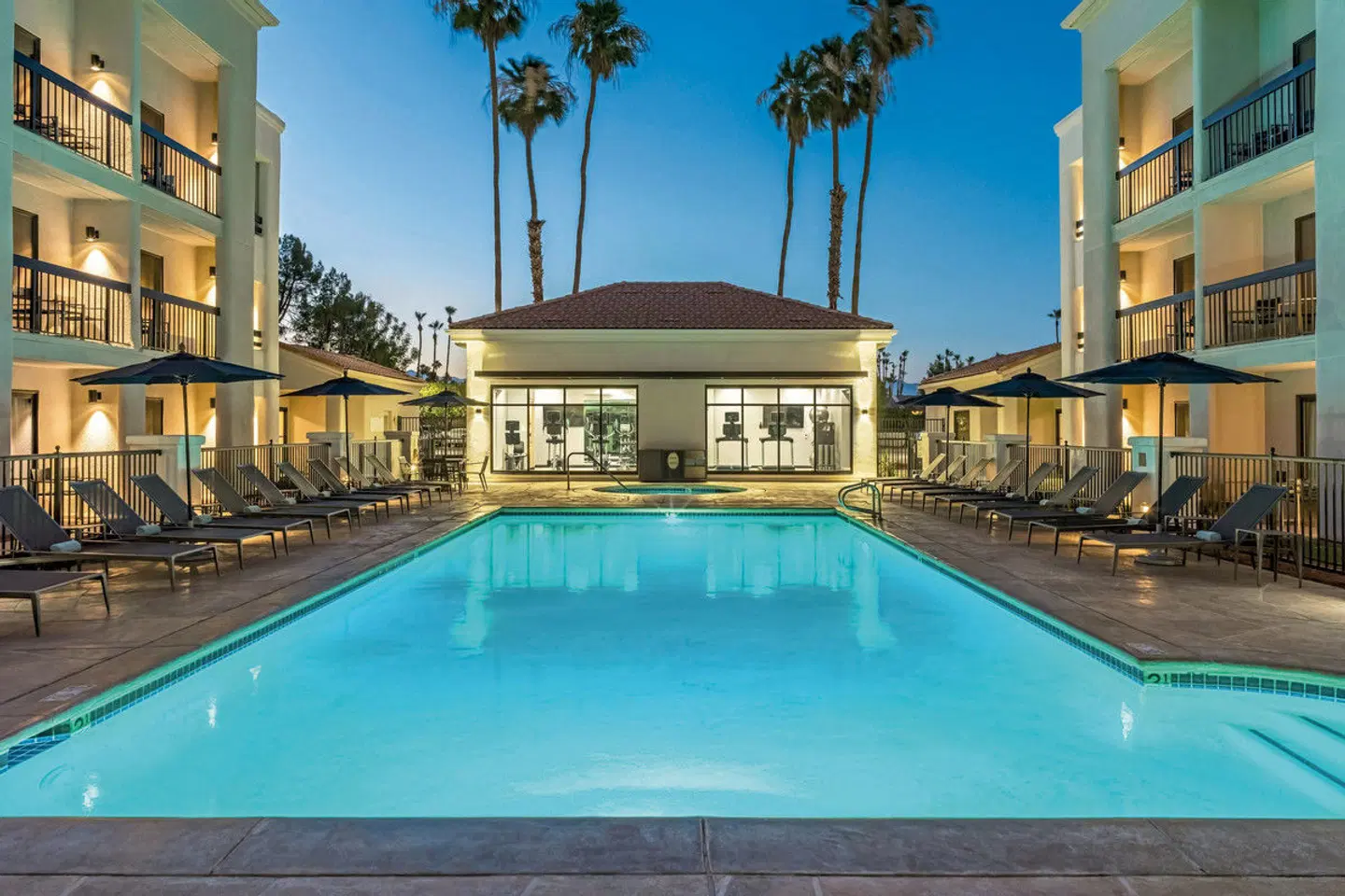 Courtyard by Marriott Palm Springs OUTDOOR_POOL