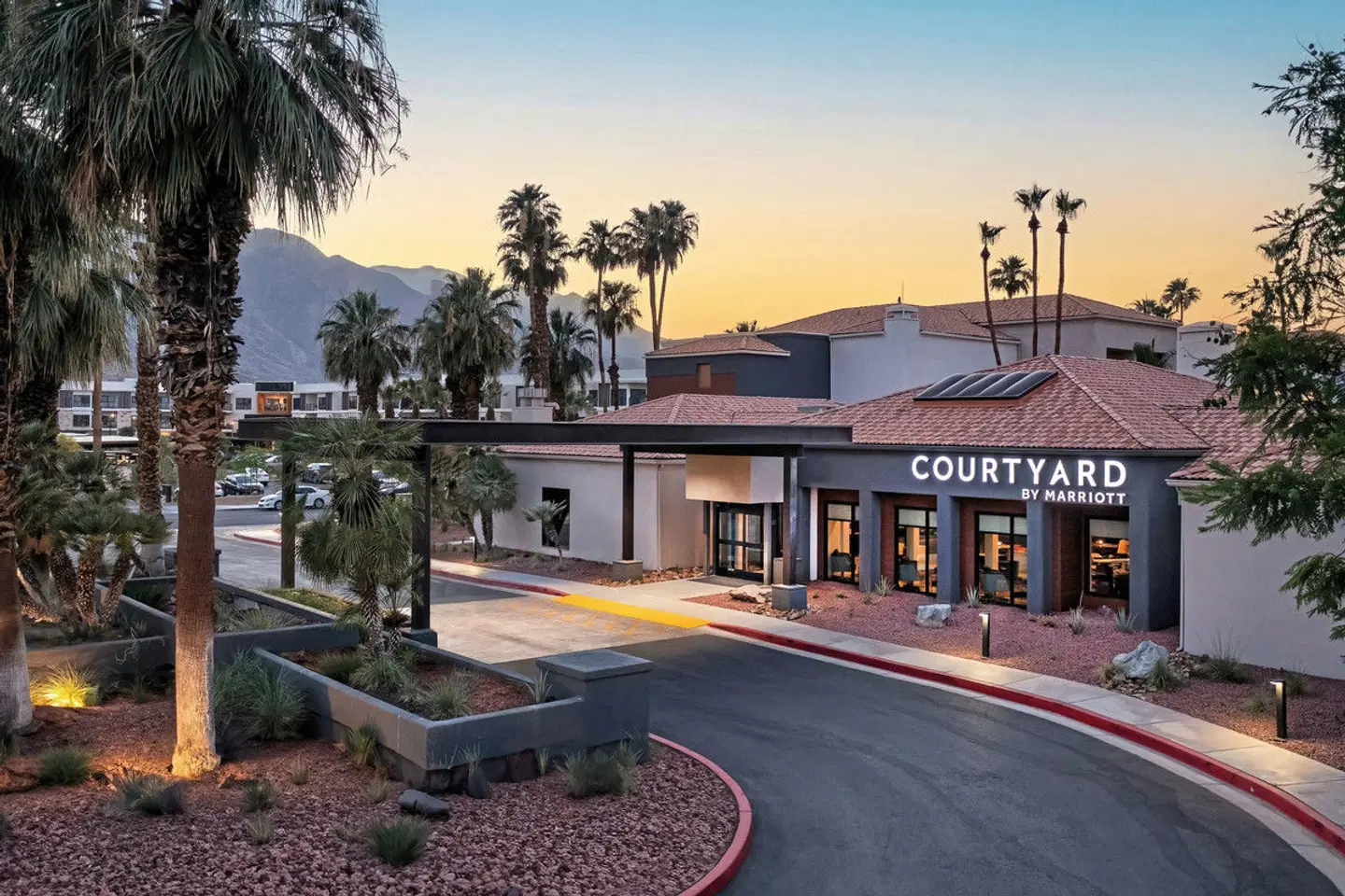 Courtyard by Marriott Palm Springs EXTERIOR