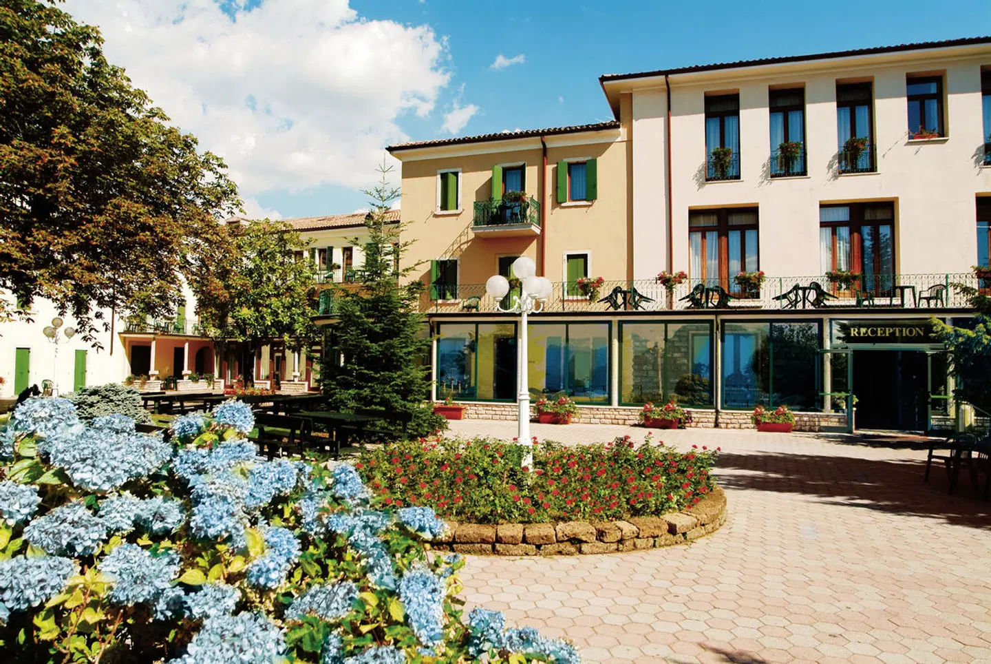 Park Hotel Jolanda EXTERIOR