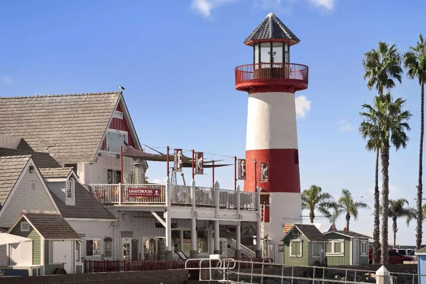 Days Inn by Wyndham Oceanside EXTERIOR