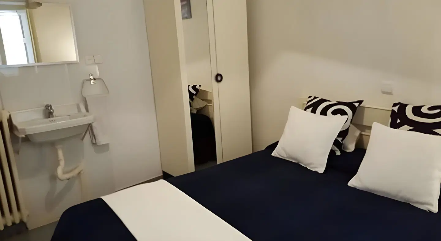 Hostal Parisien HEALTH_BEAUTY