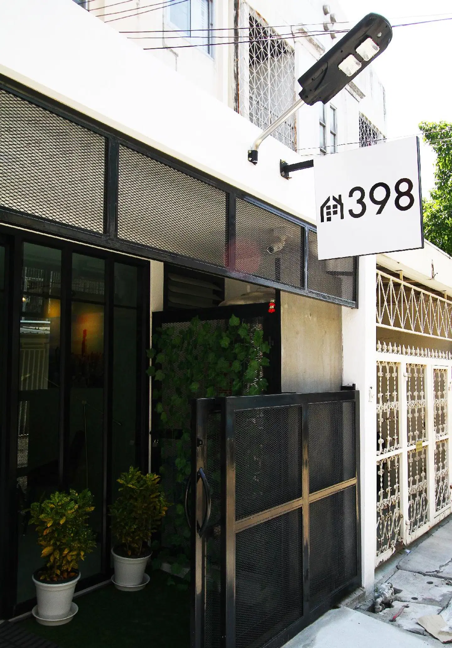 398 HOSTEL EXTERIOR