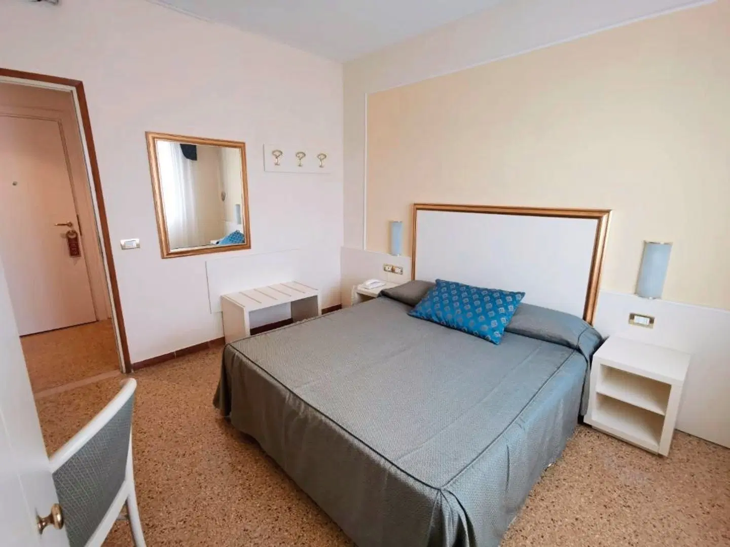 Astoria ROOM_EXAMPLE