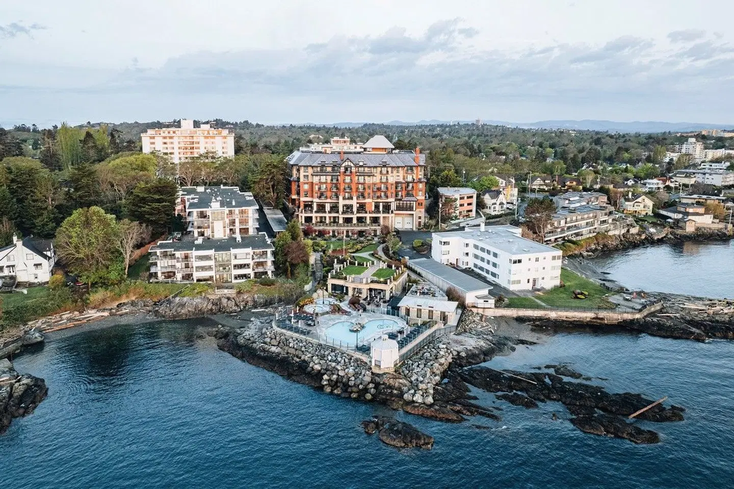 Oak Bay Beach Hotel EXTERIOR
