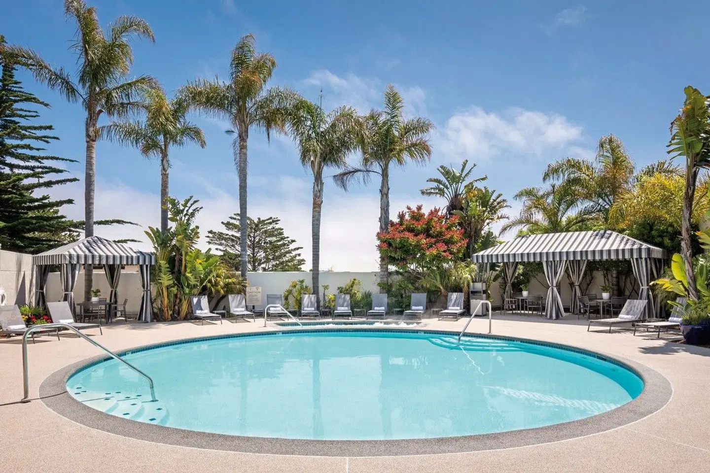 Portola Hotel & Spa at Monterey Bay OUTDOOR_POOL