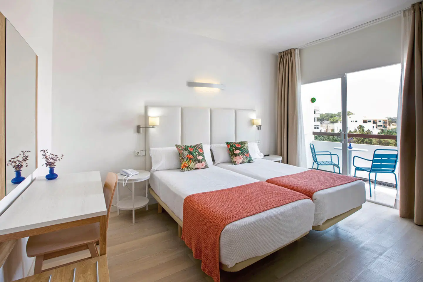 Levante ROOM_EXAMPLE